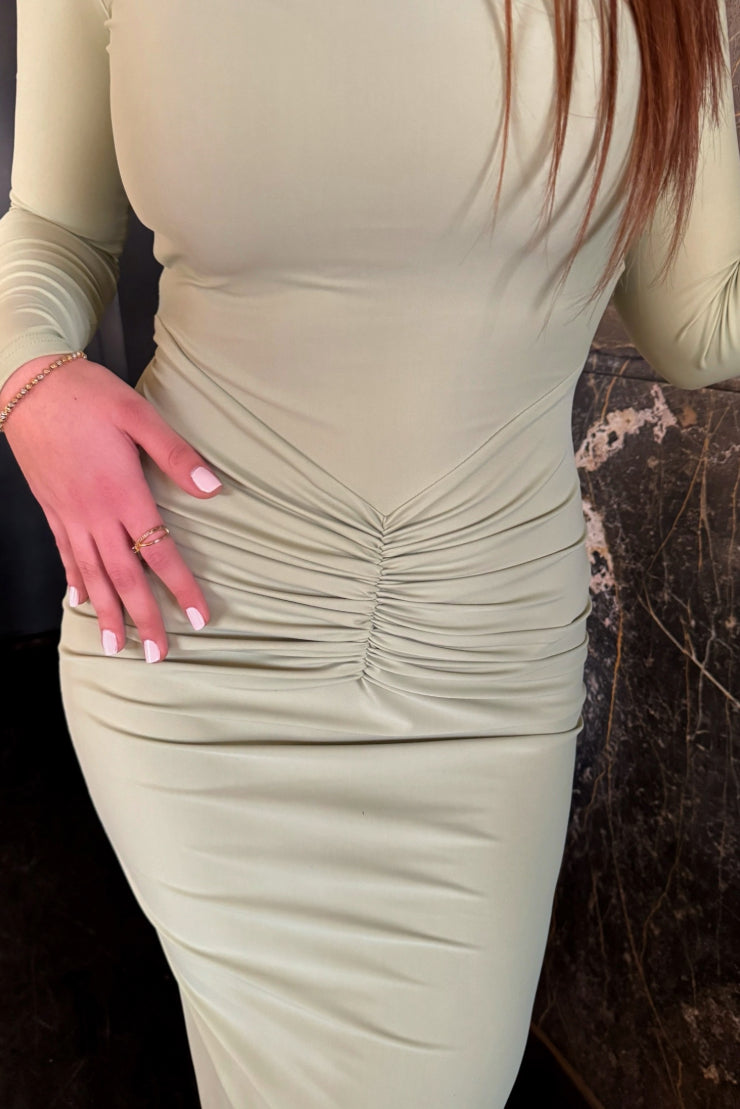 Femme | Robe longue ajustée à manches longues et fronces centrales