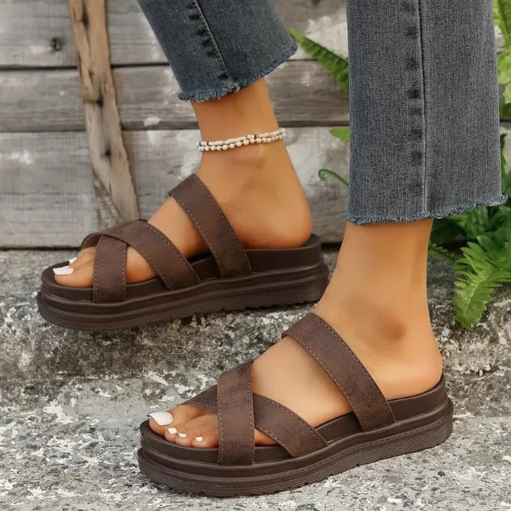 Femme | Sandales slip-on à bande large et semelle plate surélevée